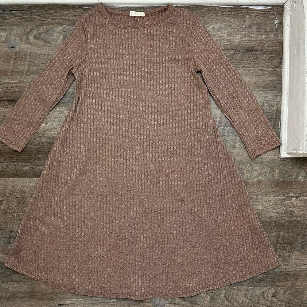 Women’s 3/4 Sleeve Taupe / Tan Ribbed Scoop Neck Mini Sweater Dress- Size Medium